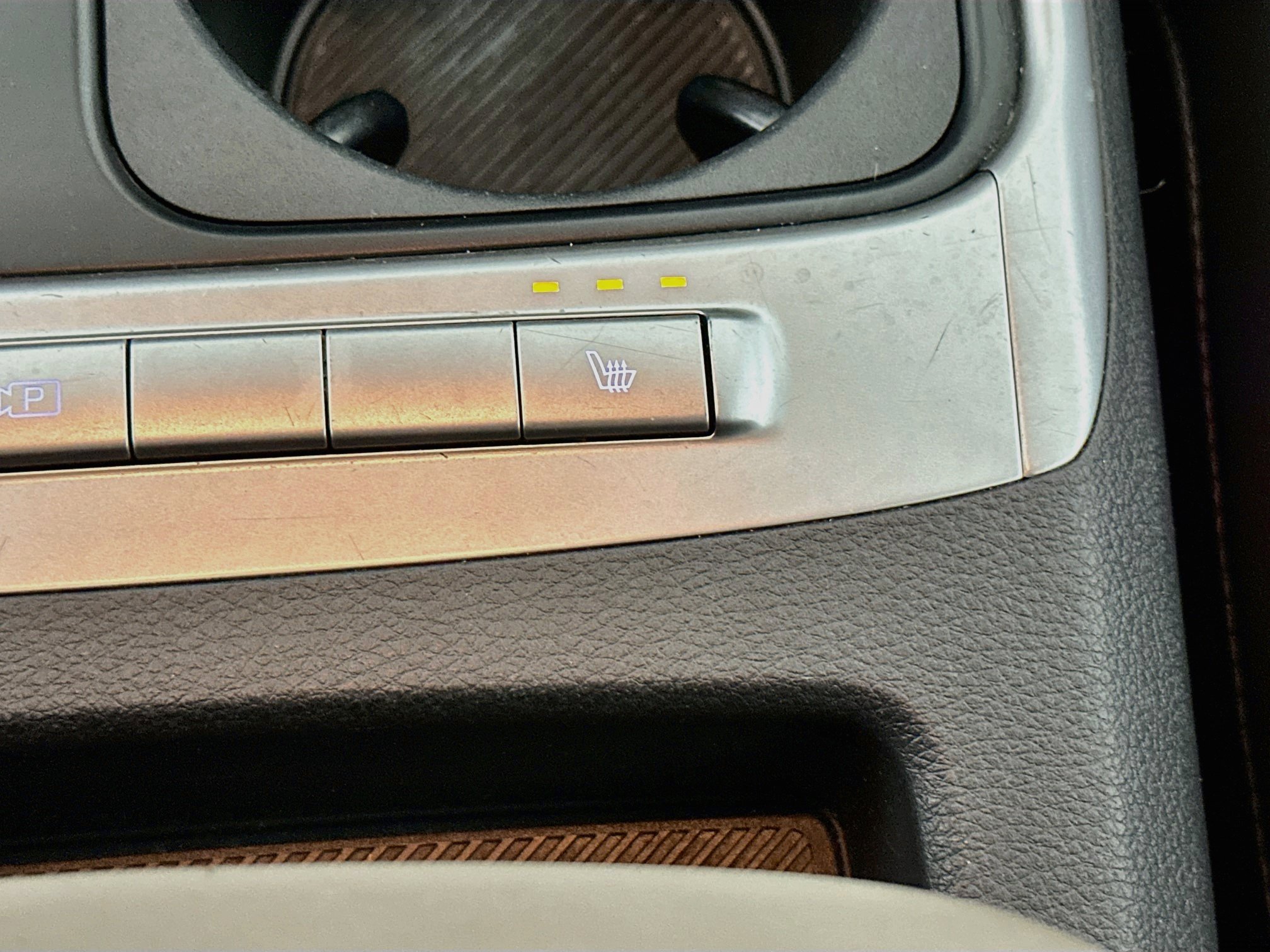 Used 2025 Kia Carnival FWD image 26