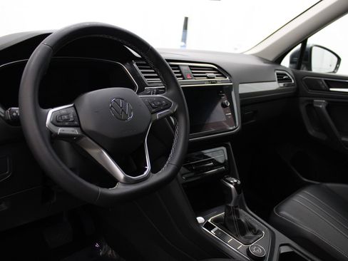 Used 2022 Volkswagen Tiguan SE AWD/4WD image 16