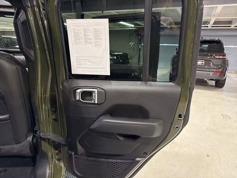 Used 2022 Jeep Wrangler Unlimited Sahara AWD/4WD image 37