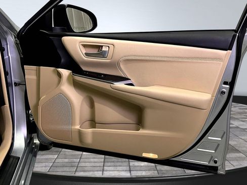 Used 2016 Toyota Camry XLE w/ Moonroof Package image 27