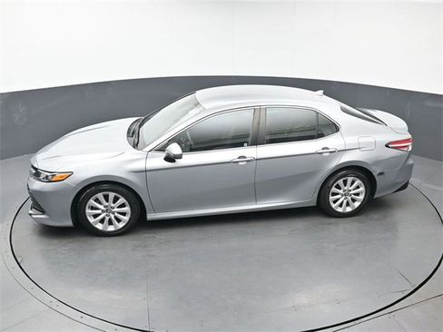 Used 2020 Toyota Camry LE image 33