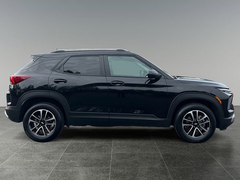 Used 2025 Chevrolet TrailBlazer LT AWD/4WD image 9