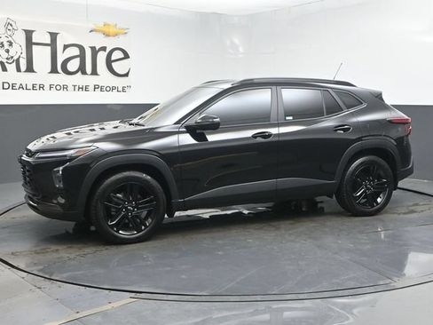 Used 2025 Chevrolet Trax ACTIV w/ Sunroof Package FWD image 32