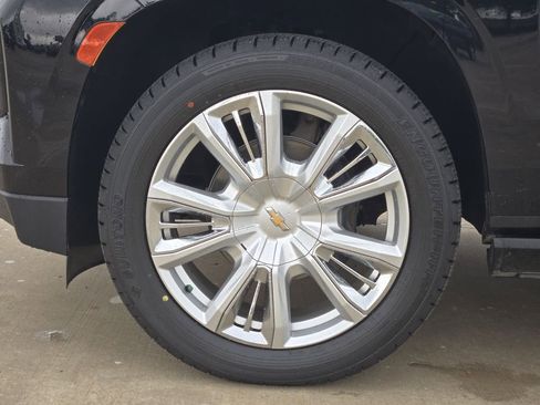 Used 2021 Chevrolet Tahoe High Country w/ Premium Package AWD/4WD image 13