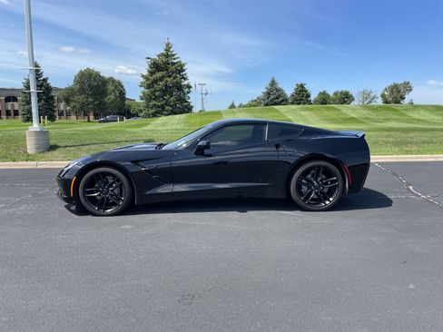 Used 2016 Chevrolet Corvette Stingray Coupe w/ Carbon Flash Badge Package RWD image 2