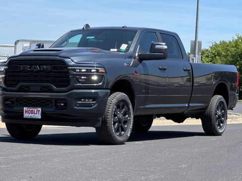 New 2026 RAM 2500 Laramie AWD/4WD image 7