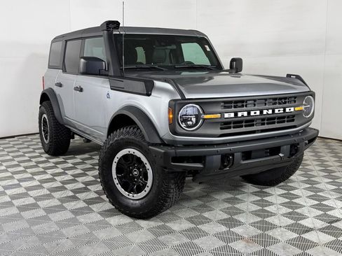 Used 2023 Ford Bronco Black Diamond image 3