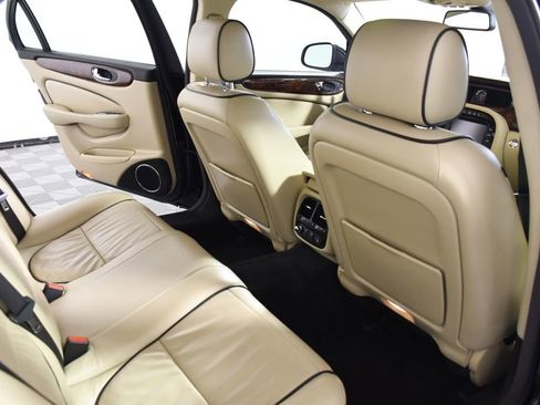 Used 2009 Jaguar XJ8 image 30