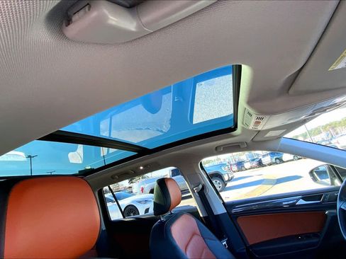 Used 2019 Volkswagen Tiguan SEL Premium image 13