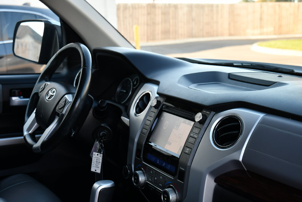Used 2015 Toyota Tundra Limited w/ Limited Premium Package AWD/4WD image 37