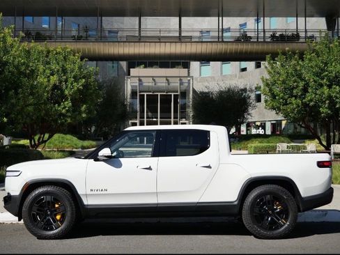 Used 2023 Rivian R1T Adventure image 12