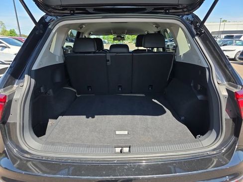 Used 2021 Volkswagen Tiguan SE AWD/4WD image 13