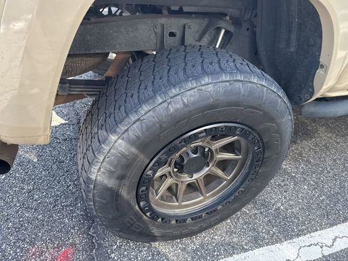 Used 2018 Toyota Tacoma SR5 image 16