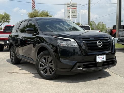 Used 2022 Nissan Pathfinder S image 2