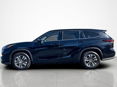 Certified 2022 Toyota Highlander XLE image 2