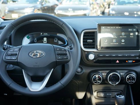 New 2025 Hyundai Venue SEL FWD image 18
