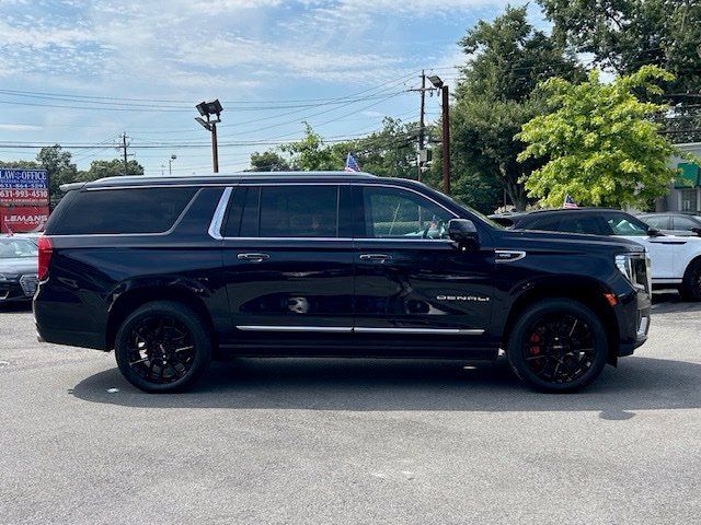 Used 2021 GMC Yukon XL Denali w/ Denali Premium Package AWD/4WD image 4