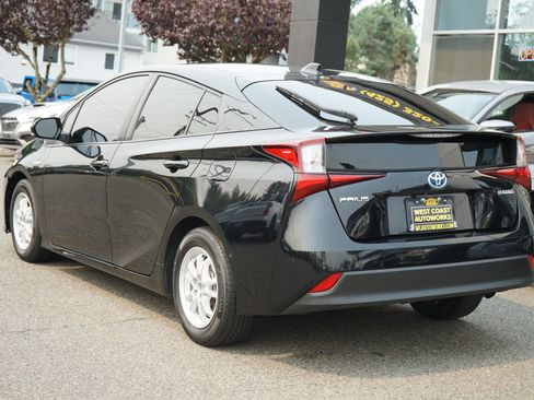Used 2021 Toyota Prius LE FWD image 3
