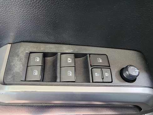 Used 2021 Toyota Tacoma SR5 RWD image 15