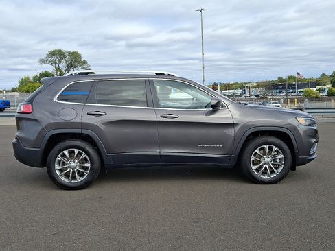 Certified 2021 Jeep Cherokee Latitude Plus w/ Sun & Sound Group image 7