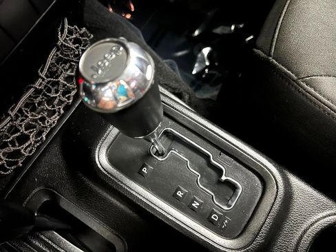 Used 2015 Jeep Wrangler Sport w/ Connectivity Group image 29