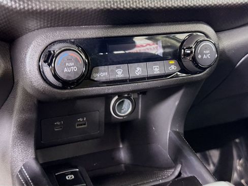Certified 2021 Nissan Kicks SV FWD image 8