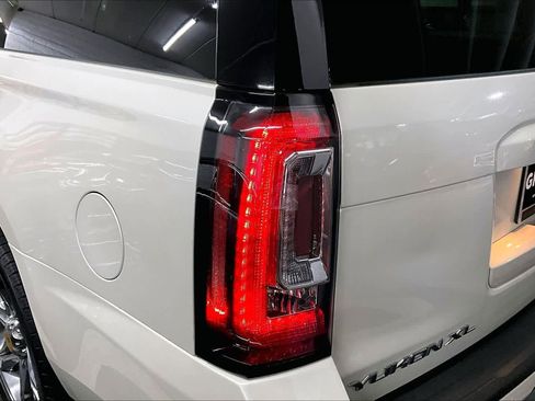 Used 2015 GMC Yukon XL SLT w/ Open Road Package AWD/4WD image 28