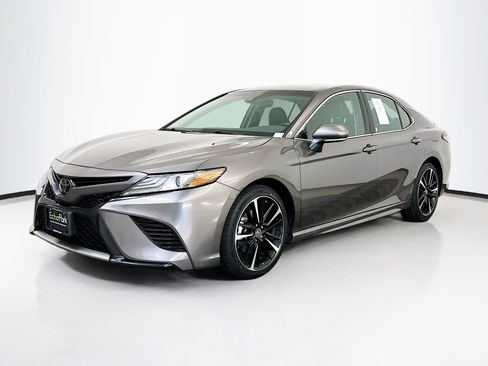 Used 2019 Toyota Camry XSE FWD image 3