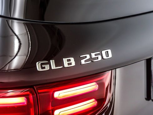 Used 2024 Mercedes-Benz GLB 250 image 8