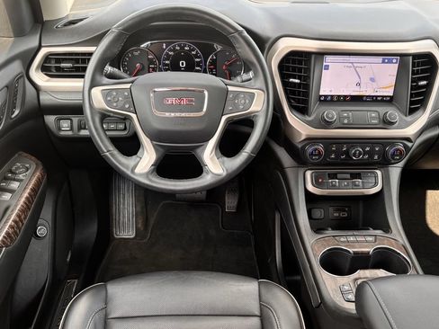 Used 2023 GMC Acadia Denali w/ Denali Ultimate Package FWD image 9