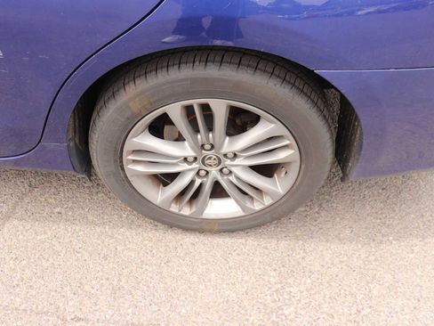 Used 2015 Toyota Camry SE w/ Moonroof Package FWD image 9