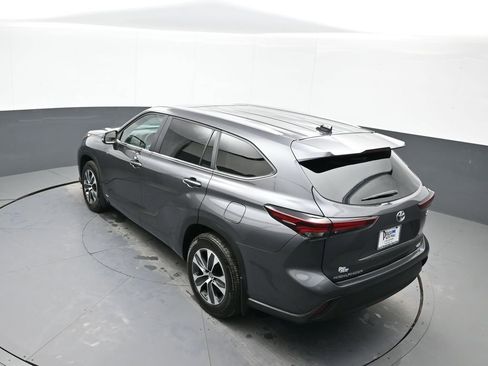 Used 2025 Toyota Highlander XLE AWD/4WD image 42