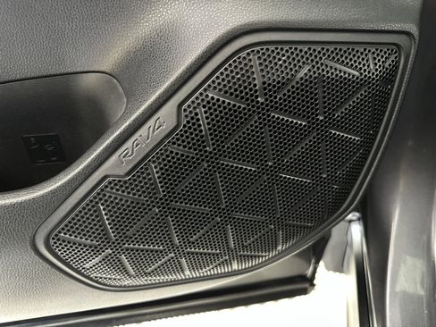 Used 2021 Toyota RAV4 LE image 61