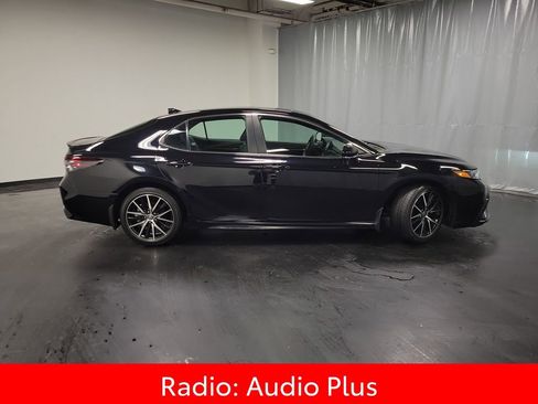 Used 2023 Toyota Camry SE w/ Cold Weather Package FWD image 9