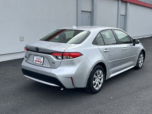 Used 2021 Toyota Corolla LE image 5