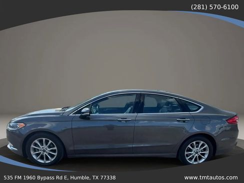 Used 2017 Ford Fusion SE w/ Fusion SE Technology Package FWD image 3