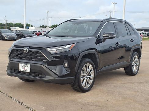 Used 2025 Toyota RAV4 XLE Premium FWD image 3