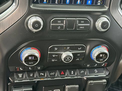 Used 2020 GMC Sierra 2500 Denali w/ Denali Ultimate Package AWD/4WD image 24