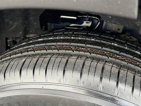 Used 2023 Nissan Rogue S image 85