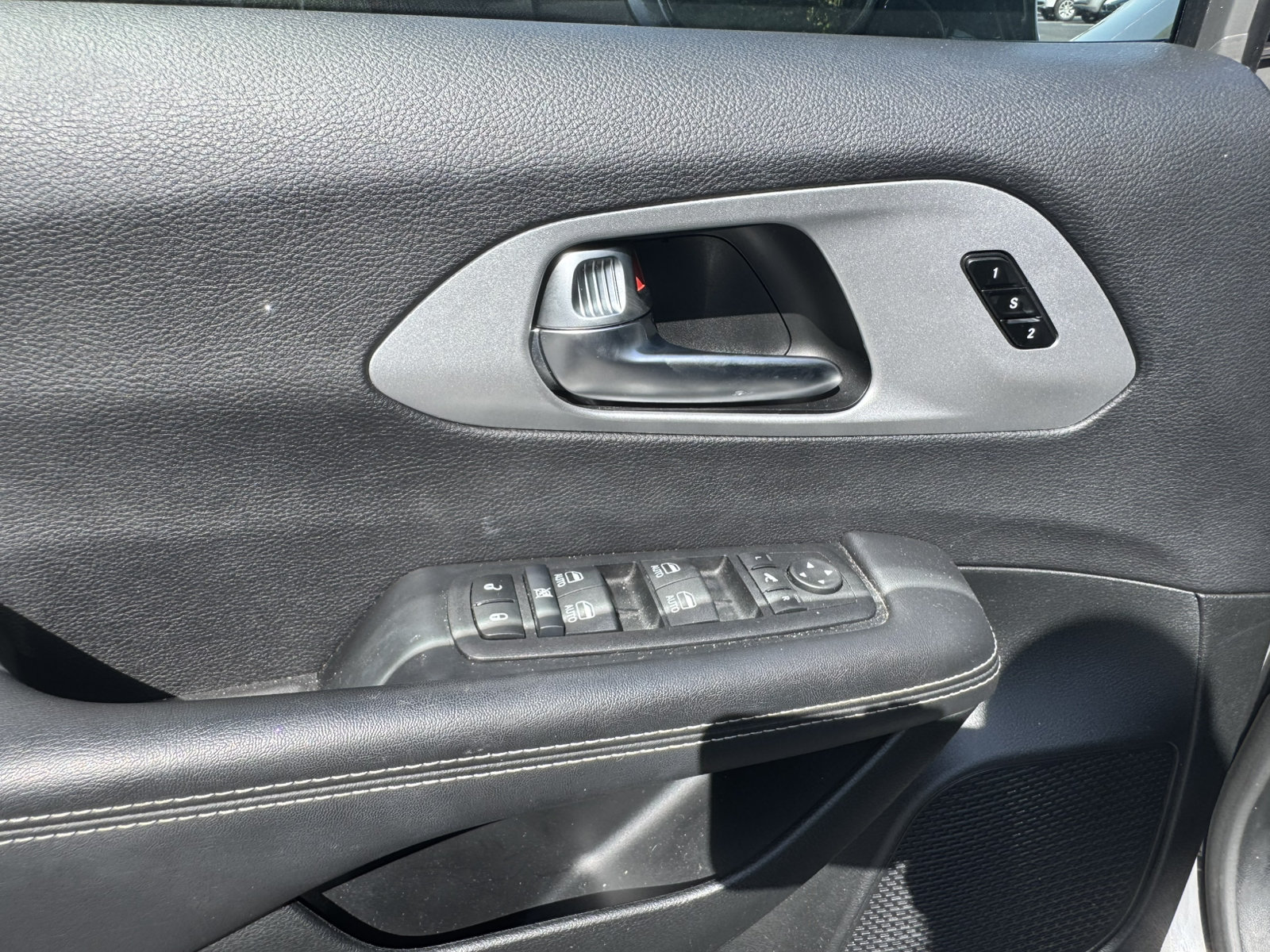 Used 2025 Chrysler Pacifica Limited FWD image 12
