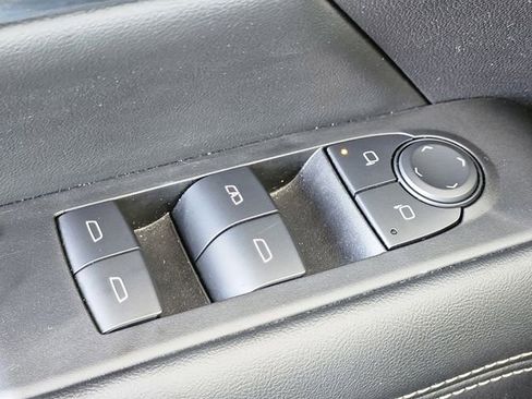 Used 2025 GMC Terrain Elevation image 21