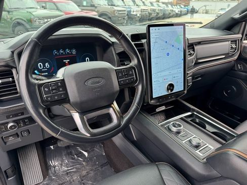 Certified 2023 Ford Expedition Platinum image 3