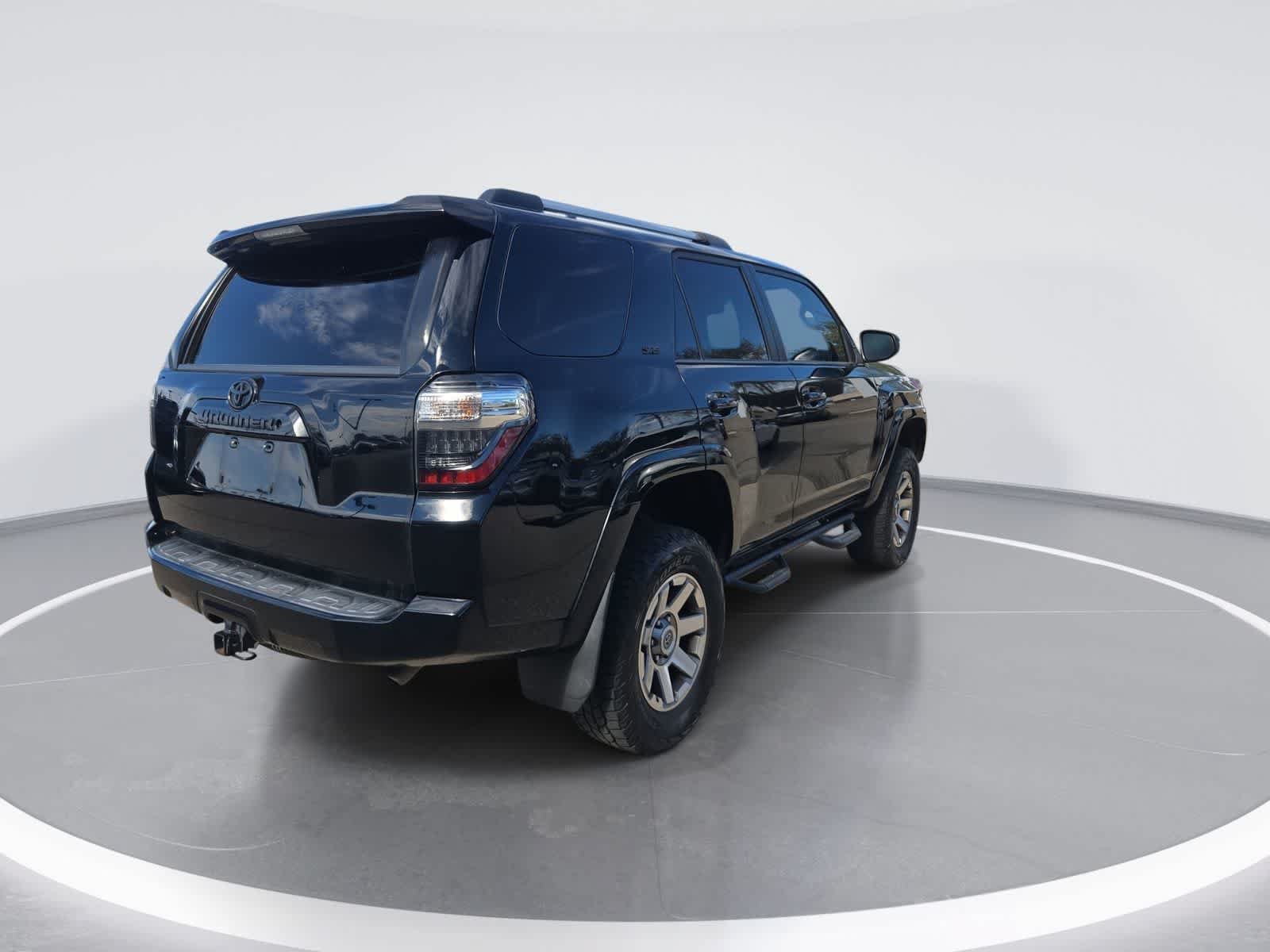 Used 2019 Toyota 4Runner SR5 AWD/4WD image 8