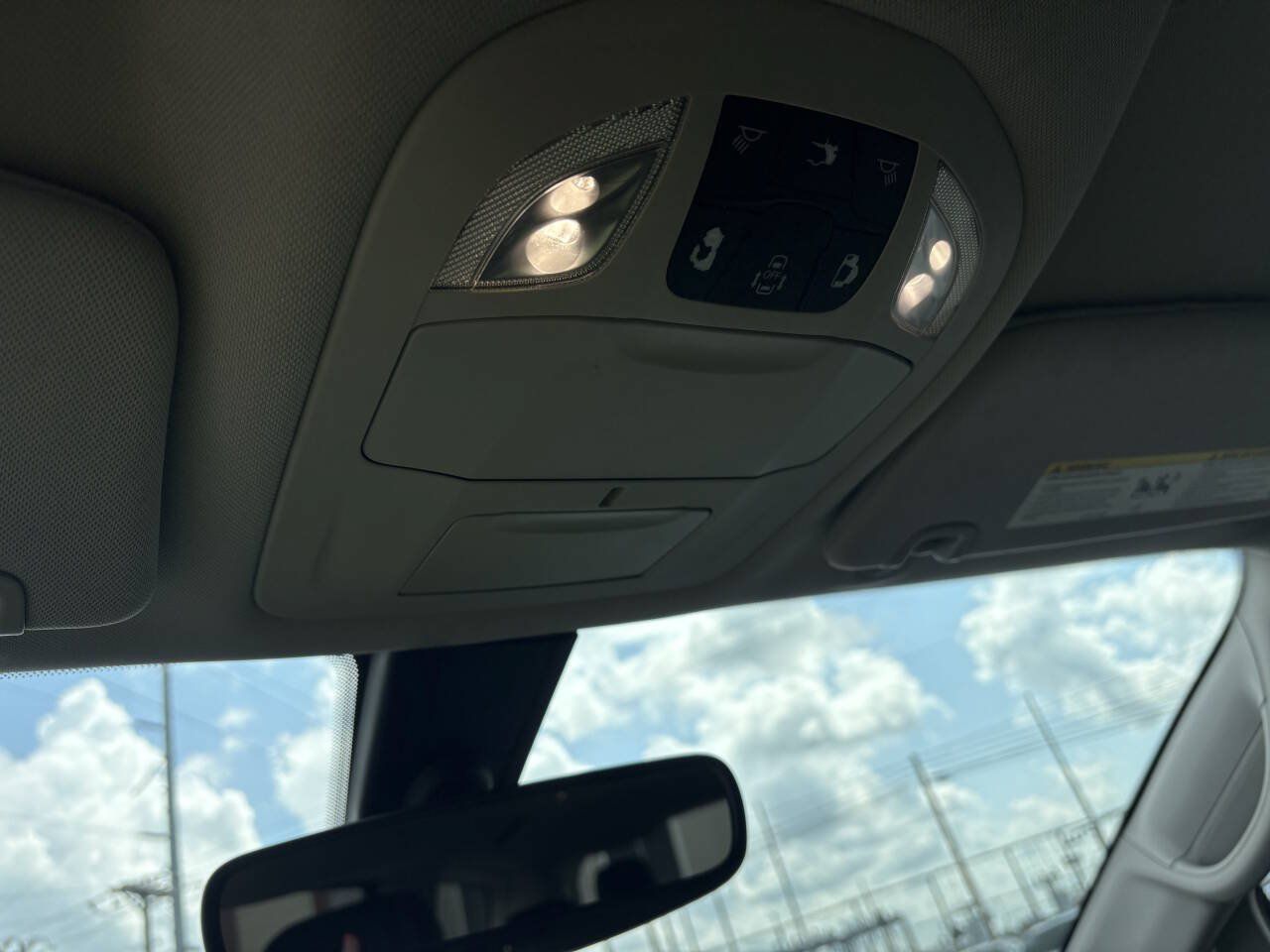 Used 2020 Chrysler Voyager Lxi FWD image 35