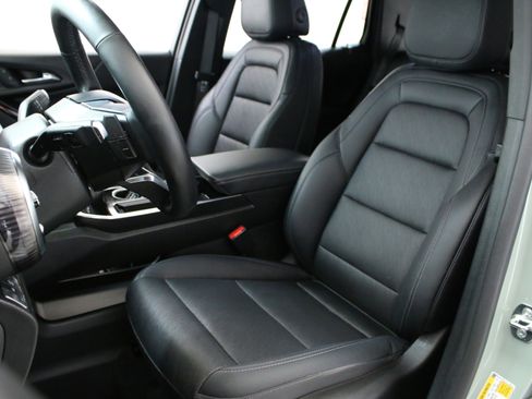 Used 2025 Chevrolet Equinox LT w/ Convenience Package II image 24