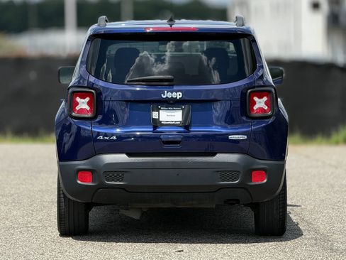 Used 2018 Jeep Renegade Latitude w/ Cold Weather Group AWD/4WD image 4