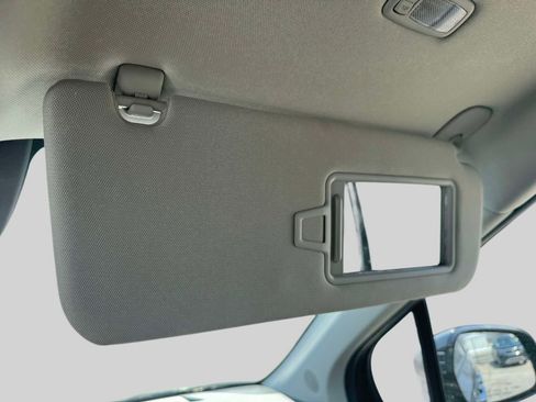 Used 2024 Kia Carnival LX image 30