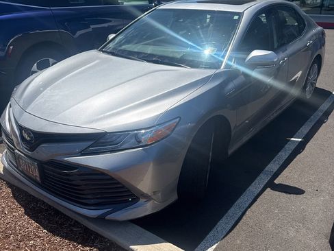 Used 2019 Toyota Camry XLE w/ Sunroof Package FWD image 6