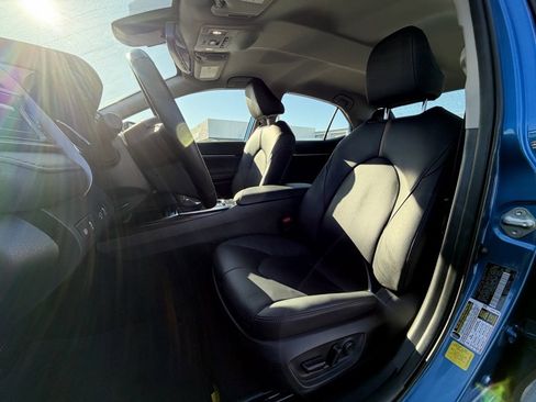 Used 2020 Toyota Camry XLE image 16