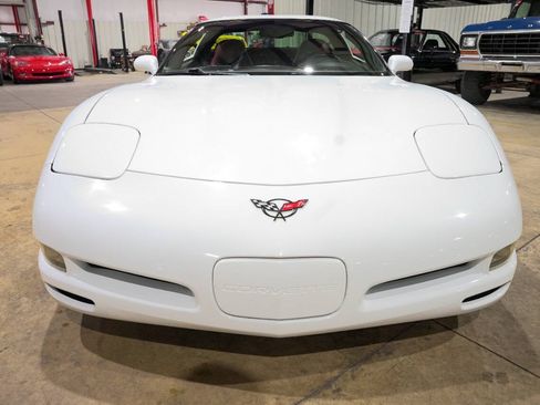 Used 1998 Chevrolet Corvette Coupe w/ Memory Pkg RWD image 13